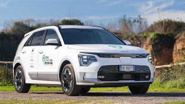 Корейската Kia e-Niro измина 347 км, а обявените от компанията са 463 км &ndash; разлика от 21%. Батерията с капацитет 64,8 кВт/ч. Консумацията на енергия е 17,8 кВт/ч на 100 км.